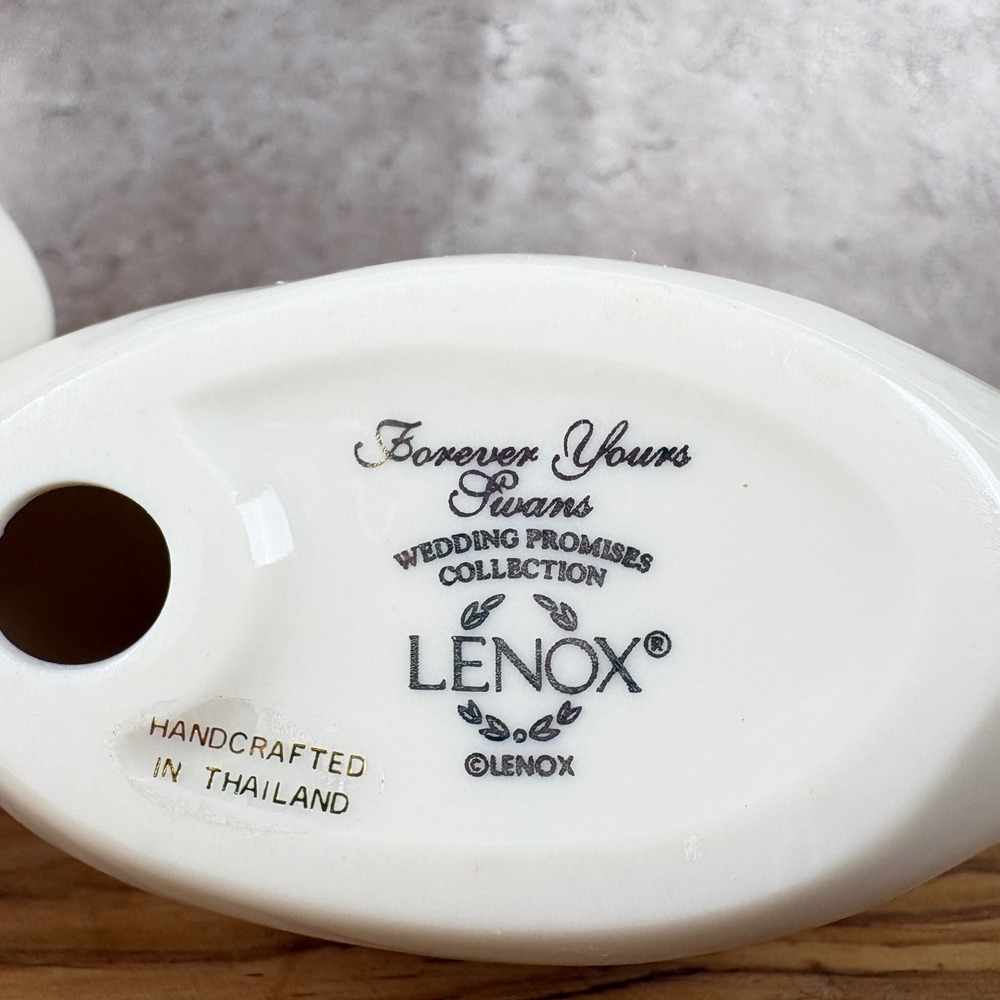 Lenox Forever Yours Swans 6090070 Wedding Promises Cake Topper 1999 w/ Box - Picture 8 of 9